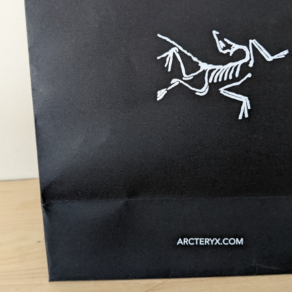Arc'teryx paper shopping bag - Picture 5 of 6